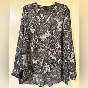 Simply Vera Vera Wang Black and White Floral Lace Blouse